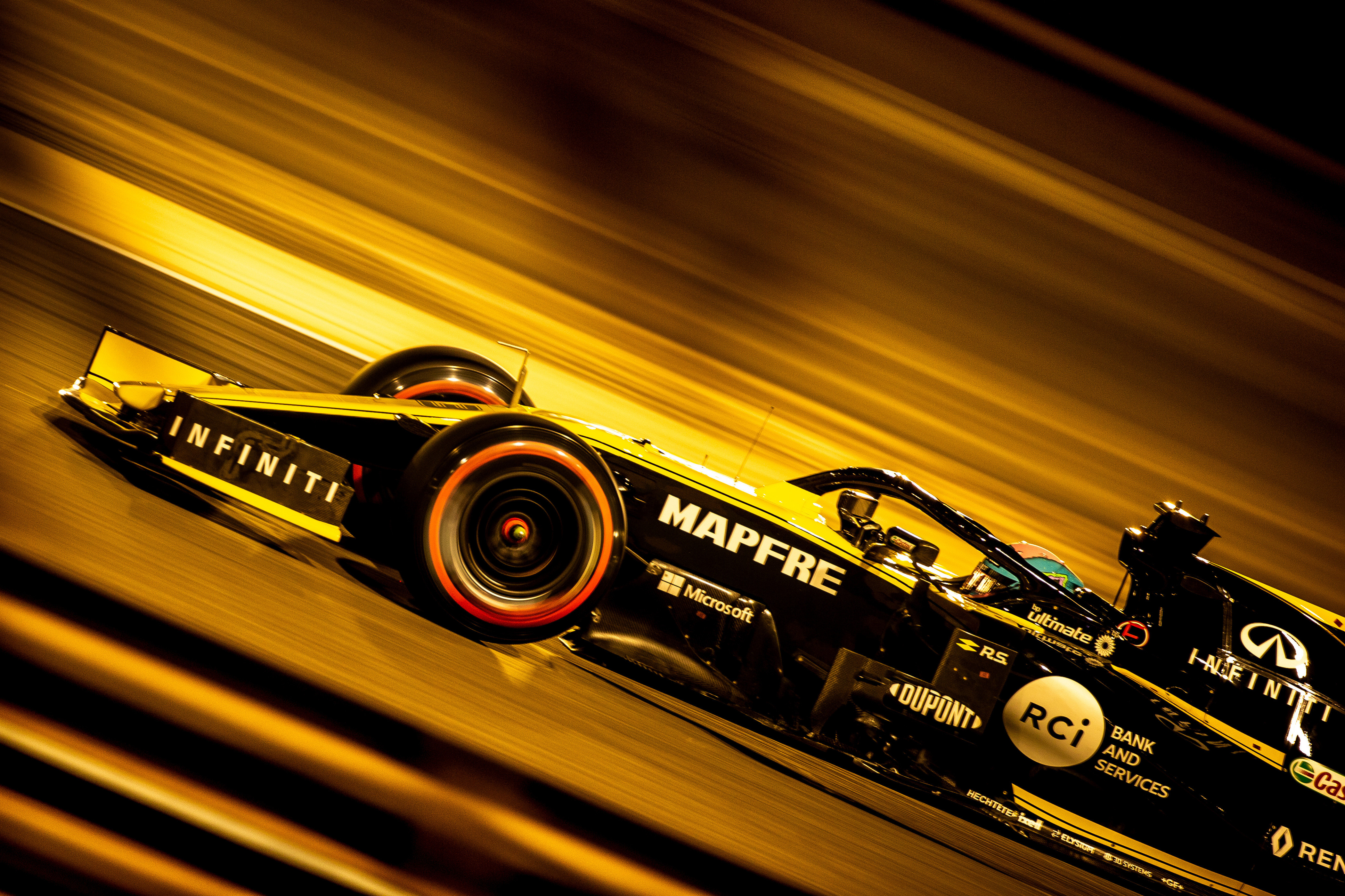 Daniel Ricciardo driving a Renault in 2019.