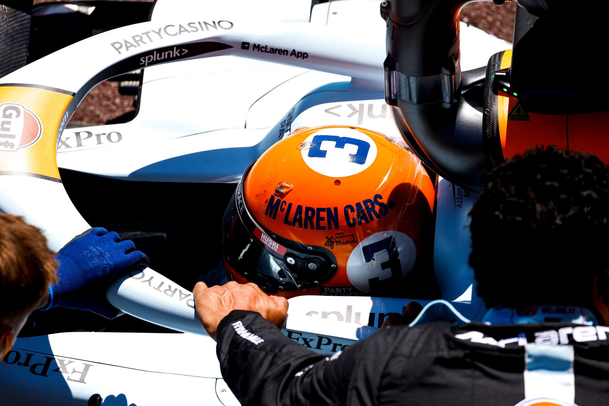 Daniel Ricciardo's retro helmet design.